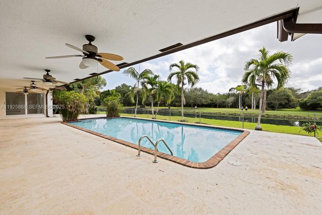 7860 SW 173rd Ter, Palmetto Bay, FL 33157