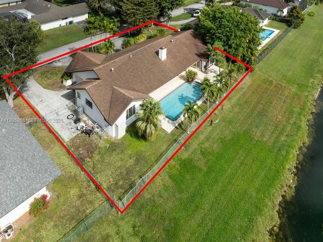 7860 SW 173rd Ter, Palmetto Bay, FL 33157