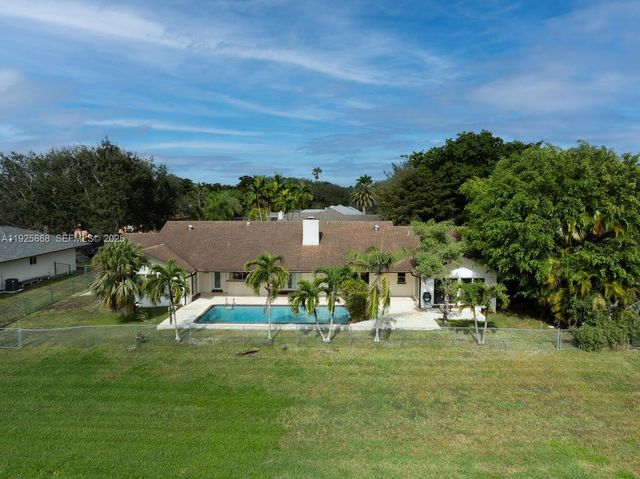 7860 SW 173rd Ter, Palmetto Bay, FL 33157