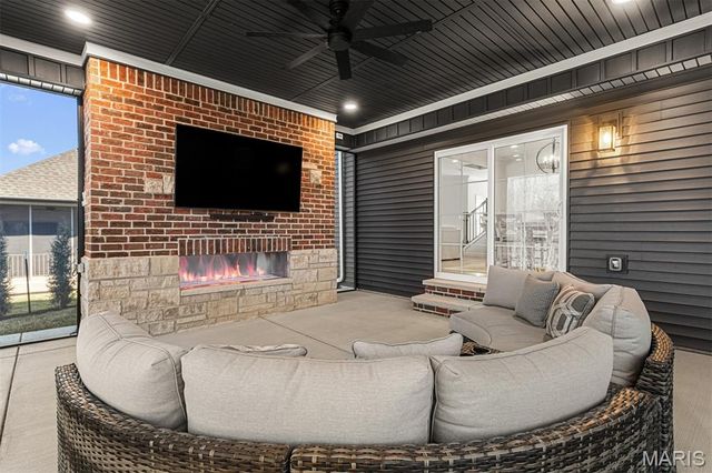 1100 Tower Park Drive, St Charles, MO 63304