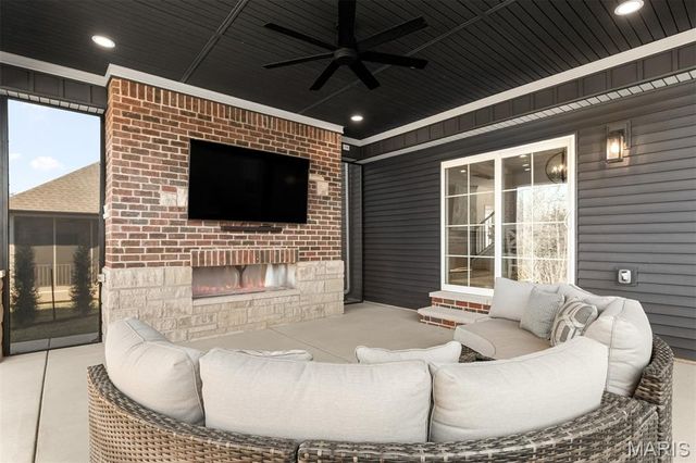 1100 Tower Park Drive, St Charles, MO 63304