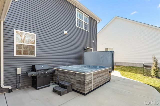 1100 Tower Park Drive, St Charles, MO 63304