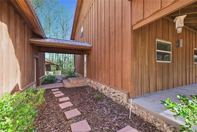 351 SEQUOIA DR, Ocklawaha, FL 32179