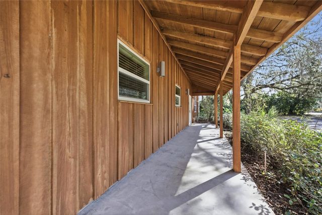 351 SEQUOIA DR, Ocklawaha, FL 32179