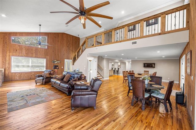 351 SEQUOIA DR, Ocklawaha, FL 32179