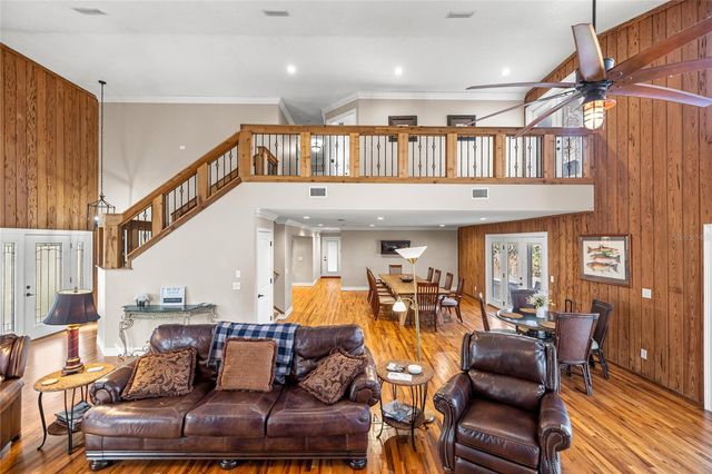 351 SEQUOIA DR, Ocklawaha, FL 32179