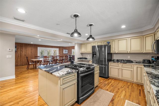 351 SEQUOIA DR, Ocklawaha, FL 32179