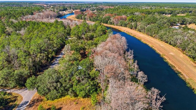 351 SEQUOIA DR, Ocklawaha, FL 32179