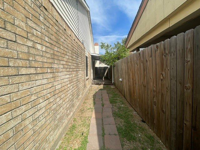 2440 Sunflower Drive, Arlington, TX 76014