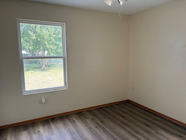 422 N Clayton Ave, Wichita, KS 67203