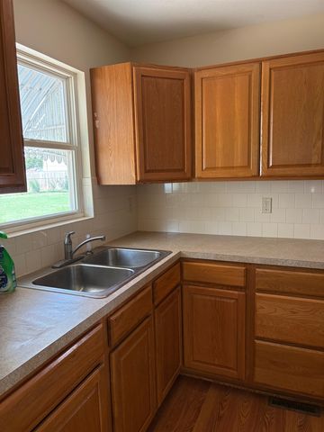 422 N Clayton Ave, Wichita, KS 67203