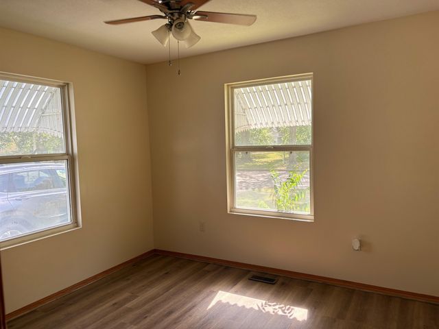 422 N Clayton Ave, Wichita, KS 67203