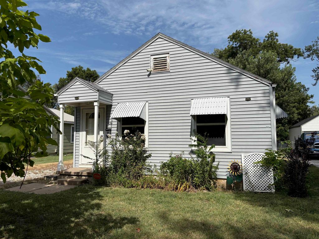 422 N Clayton Ave, Wichita, KS 67203