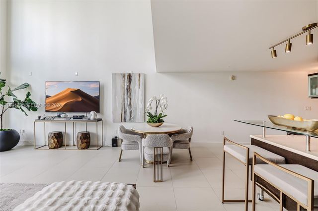 6000 Collins Ave 523, Miami Beach, FL 33140