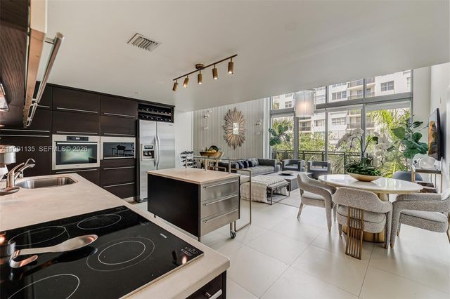 6000 Collins Ave 523, Miami Beach, FL 33140