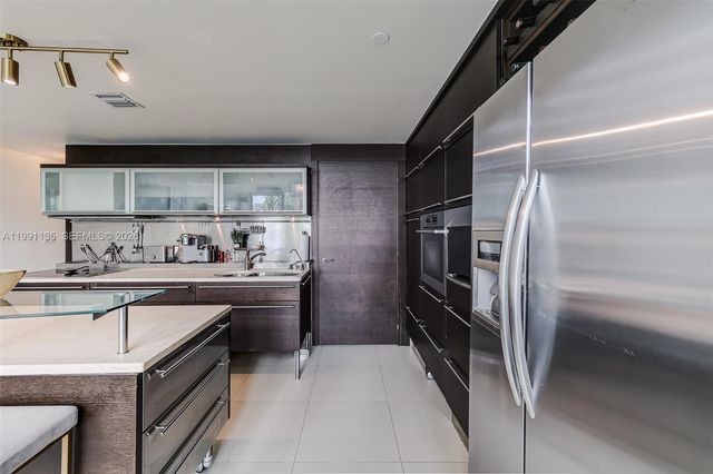 6000 Collins Ave 523, Miami Beach, FL 33140