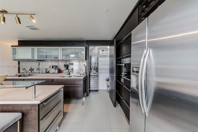 6000 Collins Ave 523, Miami Beach, FL 33140