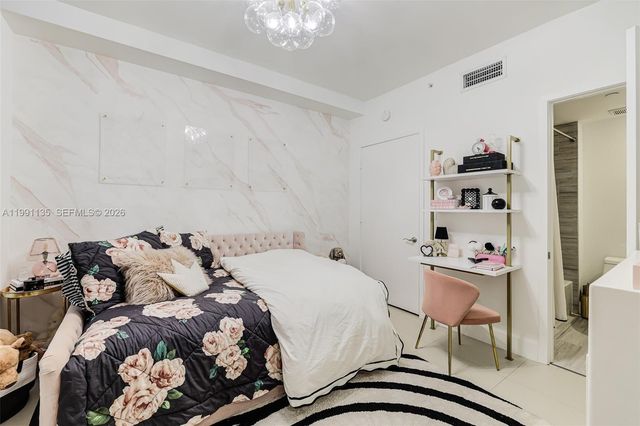 6000 Collins Ave 523, Miami Beach, FL 33140