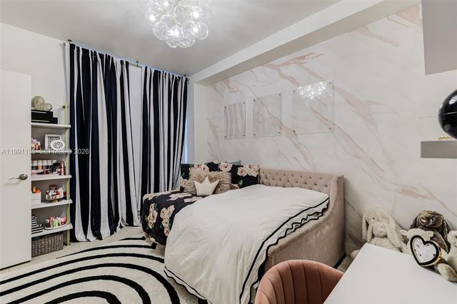 6000 Collins Ave 523, Miami Beach, FL 33140