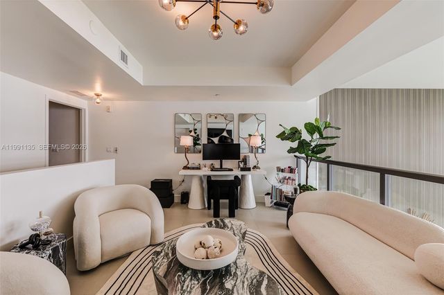 6000 Collins Ave 523, Miami Beach, FL 33140