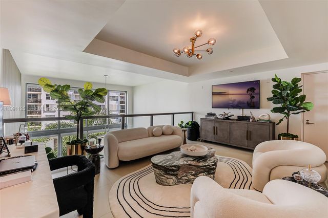 6000 Collins Ave 523, Miami Beach, FL 33140