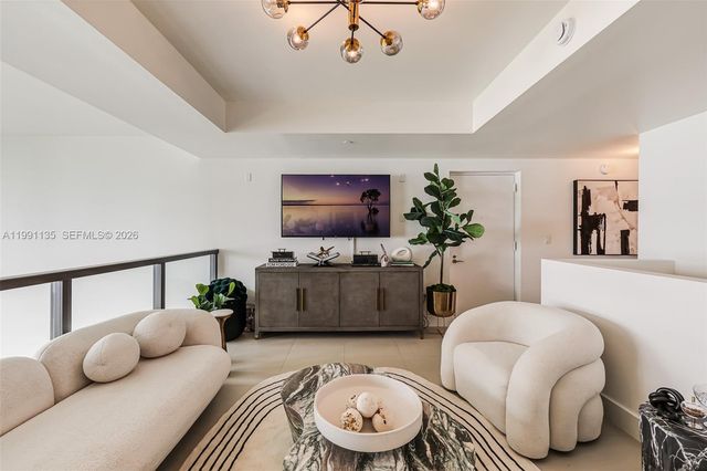 6000 Collins Ave 523, Miami Beach, FL 33140