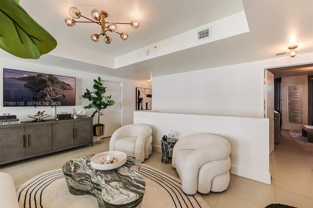 6000 Collins Ave 523, Miami Beach, FL 33140