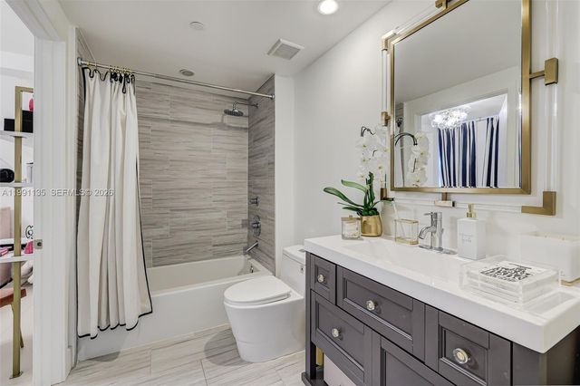 6000 Collins Ave 523, Miami Beach, FL 33140