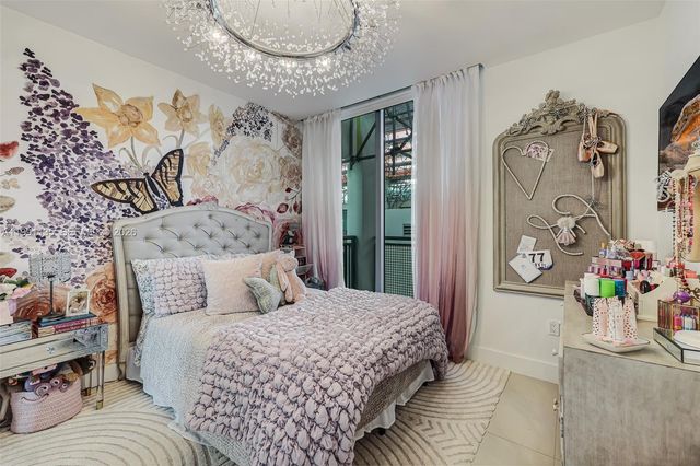 6000 Collins Ave 523, Miami Beach, FL 33140