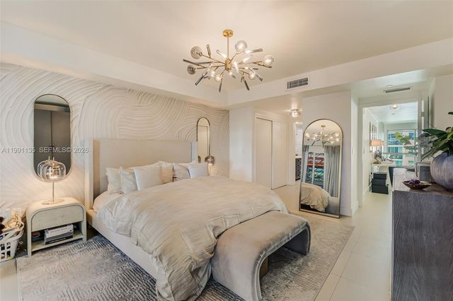 6000 Collins Ave 523, Miami Beach, FL 33140