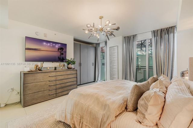 6000 Collins Ave 523, Miami Beach, FL 33140