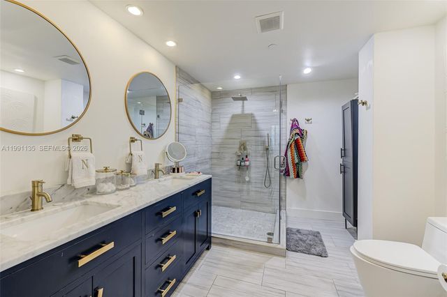 6000 Collins Ave 523, Miami Beach, FL 33140