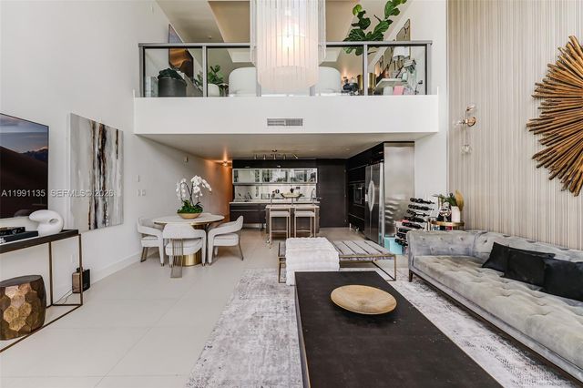 6000 Collins Ave 523, Miami Beach, FL 33140