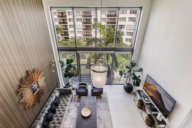 6000 Collins Ave 523, Miami Beach, FL 33140