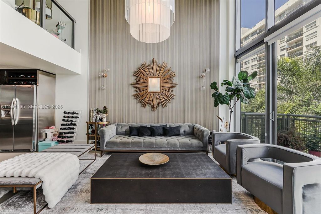 6000 Collins Ave 523, Miami Beach, FL 33140