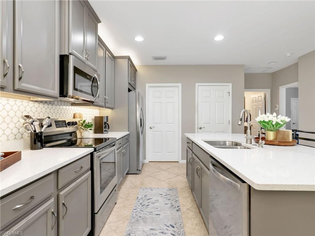 4337 Dutchess Park RD, FORT MYERS, FL 33916 — photo 4