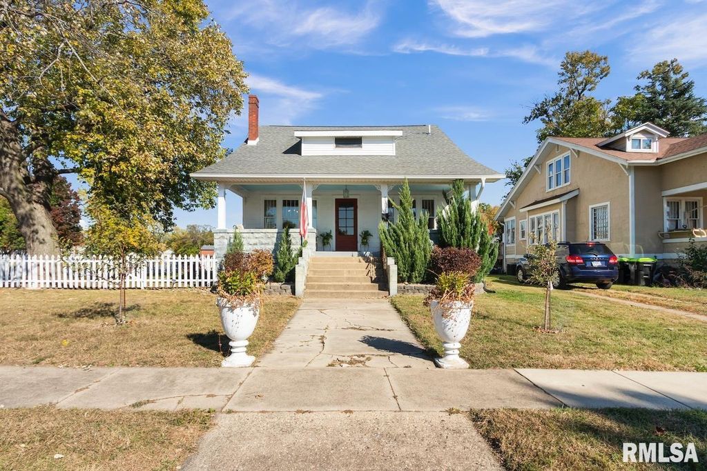 525 W ASH Street, Chillicothe, IL 61523