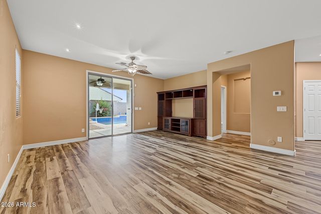 18527 W SURPRISE FARMS Loop N, Surprise, AZ 85388