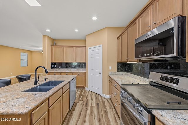 18527 W SURPRISE FARMS Loop N, Surprise, AZ 85388