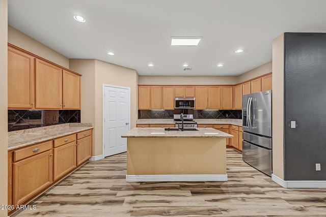 18527 W SURPRISE FARMS Loop N, Surprise, AZ 85388