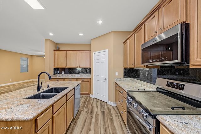 18527 W SURPRISE FARMS Loop N, Surprise, AZ 85388