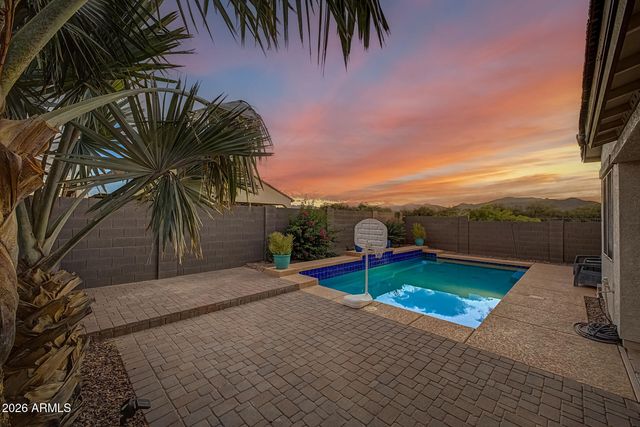18527 W SURPRISE FARMS Loop N, Surprise, AZ 85388