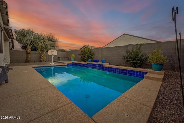18527 W SURPRISE FARMS Loop N, Surprise, AZ 85388