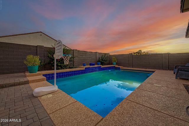 18527 W SURPRISE FARMS Loop N, Surprise, AZ 85388
