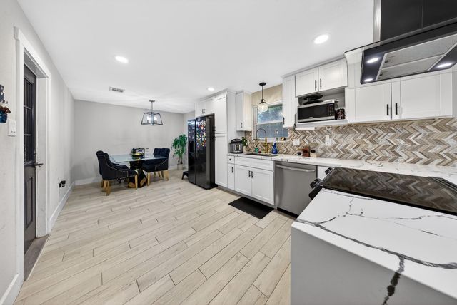 6215 Great Oaks Drive, Houston, TX 77050