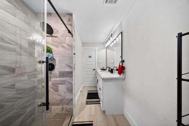 6215 Great Oaks Drive, Houston, TX 77050