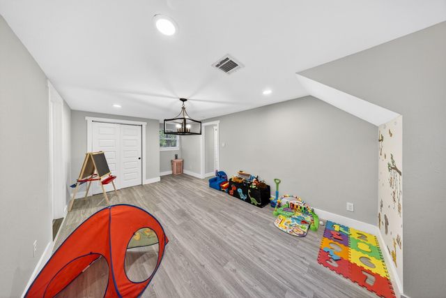 6215 Great Oaks Drive, Houston, TX 77050