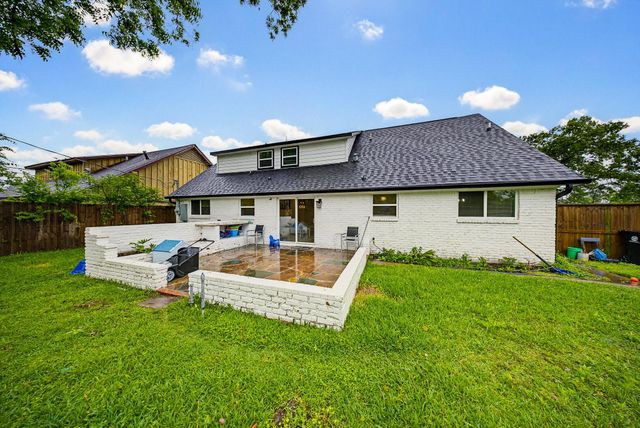 6215 Great Oaks Drive, Houston, TX 77050