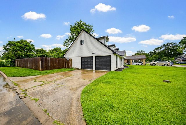 6215 Great Oaks Drive, Houston, TX 77050