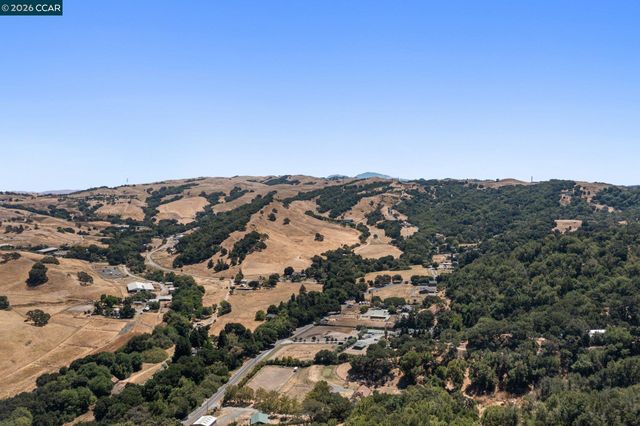 1180 Bear Creek Rd, Martinez, CA 94553